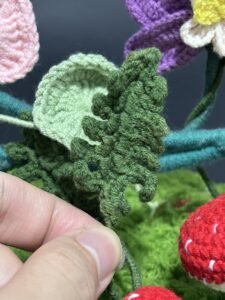 Crochet leaf pattern for serrated forest leaf with wire